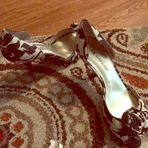 AK ANNE KLIEN Black and White floral fabric